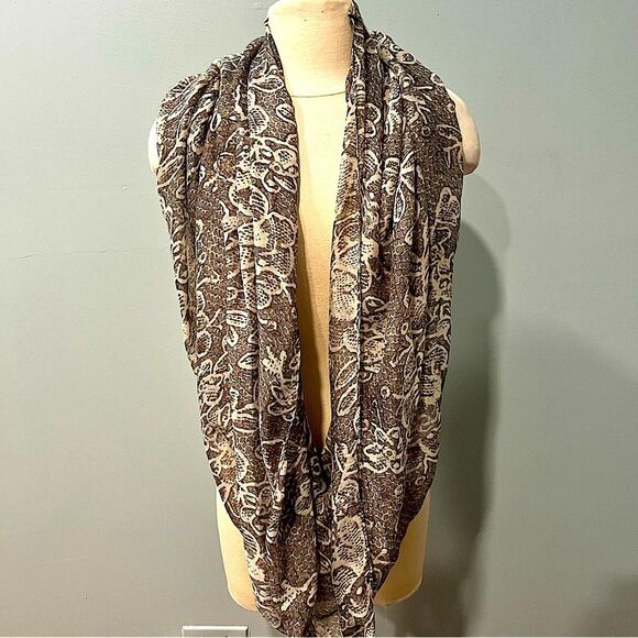 D&Y Grey & White Floral Lace Print Lightweight Infinity Scarf - Picture 1 of 3